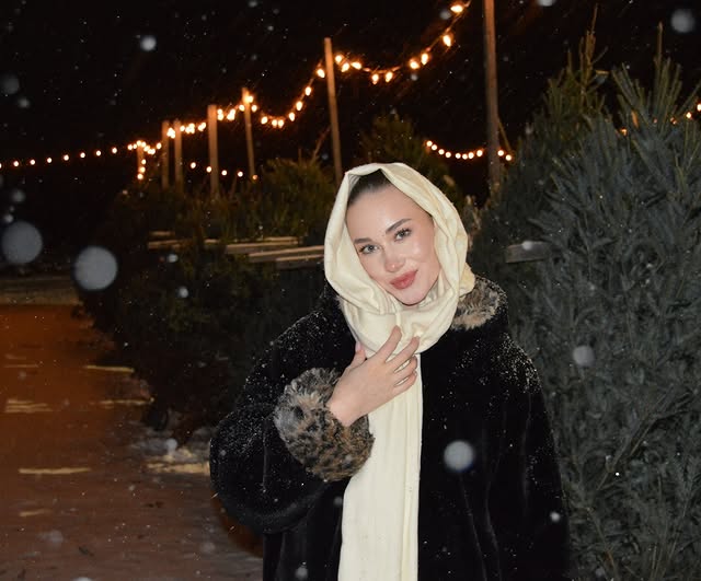 Night portrait of Anastasia Stepanenko in black fur